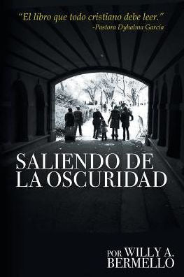 Saliendo De La Oscuridad (Spanish Edition) - 9781504375979