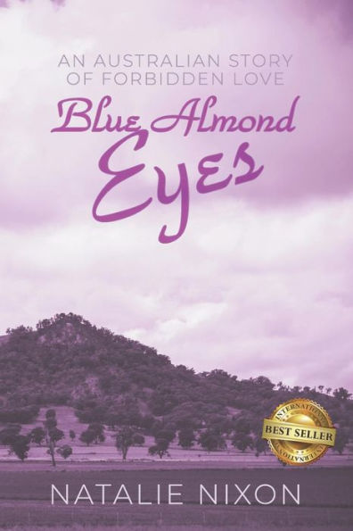 Ojos azules almendrados
