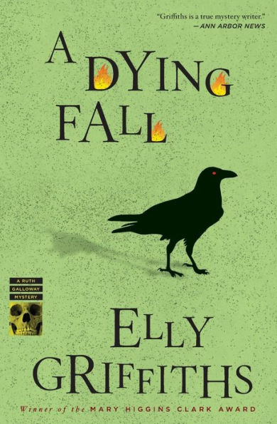 A Dying Fall (Ruth Galloway Mystery) (Ruth Galloway Mysteries, 5)