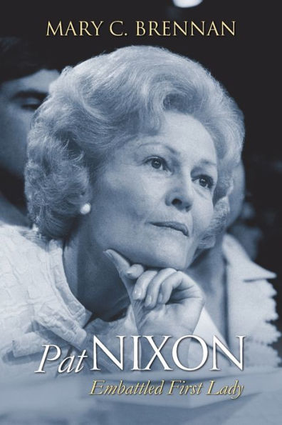 Pat Nixon: Embattled First Lady (Modern First Ladies)