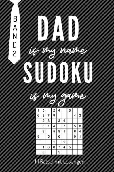 DAD IS MY NAME SUDOKU IS MY GAME 111 RÄTSEL MIT LÖSUNGEN BAND 2: A4 SUDOKU BUCH über 100 Sudoku-Rätsel mit Lösungen | mittel-schwer | Tolles ... Geschenkidee für deinen Papa (German Edition)