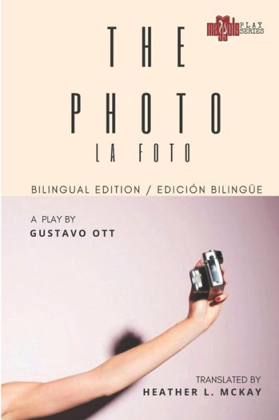LA FOTO / The Photo: EDICIÓN BILINGUE/ BILINGÜAL EDITION (PLAY SERIES)