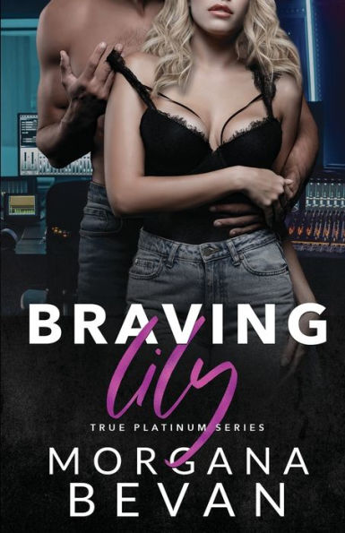 Braving Lily: An Opposites Attract Rock Star Romance (True Platinum Rock Star Romance Series) - 9781919609164