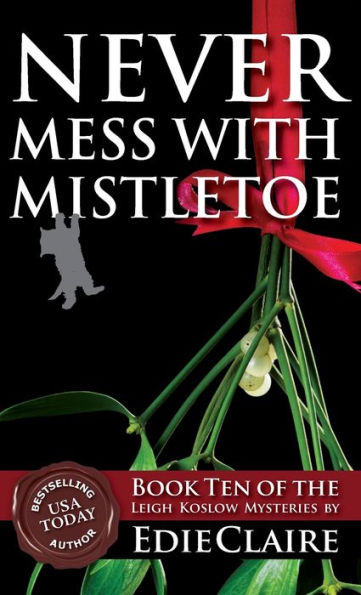 Never Mess With Mistletoe (Leigh Koslow Mystery) - 9781946343598